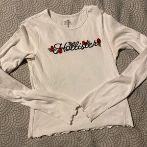 Hollister White Ribbed Embroidered Rose Lettuce Edge Top Sz M